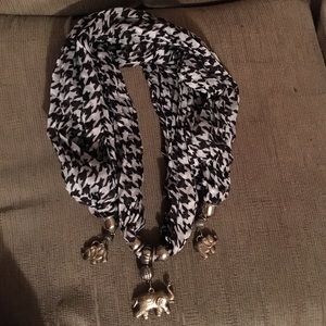 Houndstooth scarf